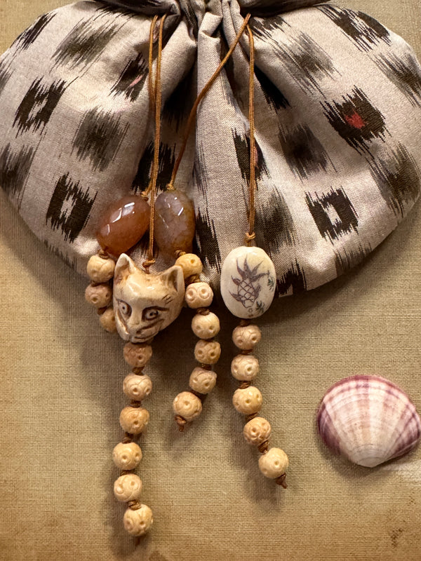 Vessel With Amulet Drawstring